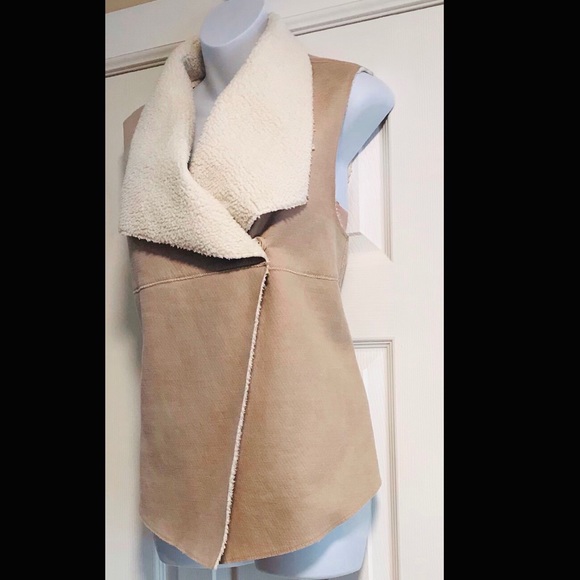 SOLD- Dylan FAUX SUEDE/ SHERPA Vest Natural Color - Picture 4 of 7